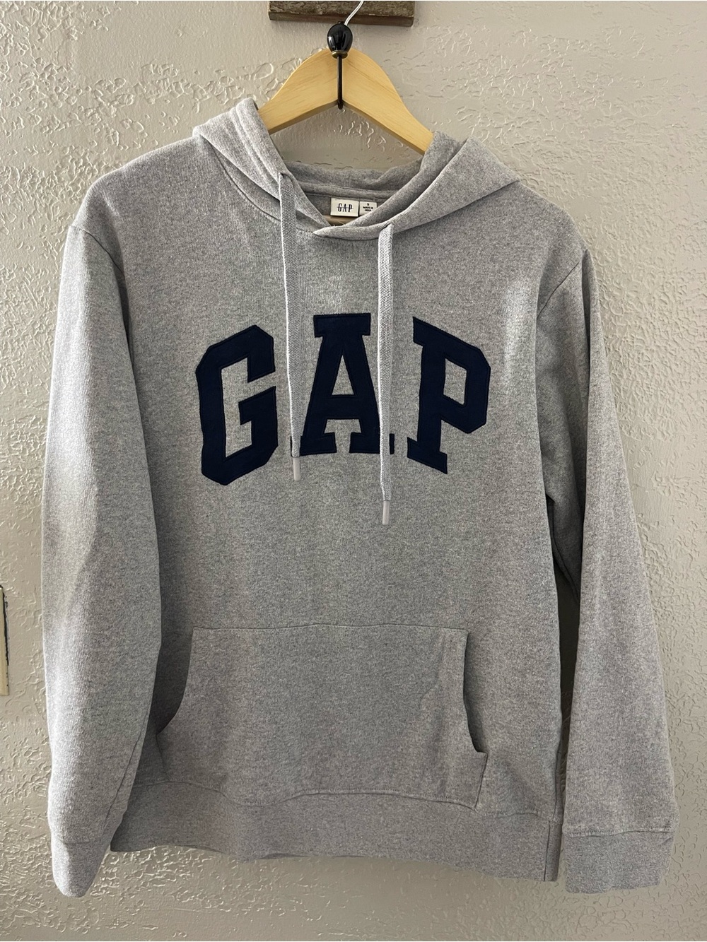 Y2K GAP Men's Cozy Gray Hooded Sweatshirt with Navy Logo Small